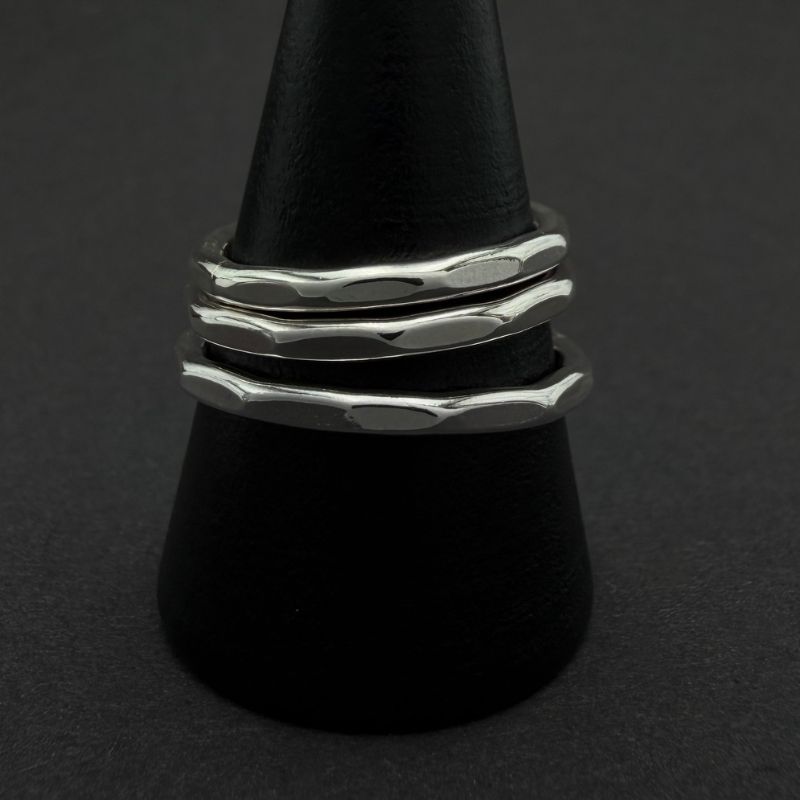 Rund sølvring hamret tekstur, 2mm