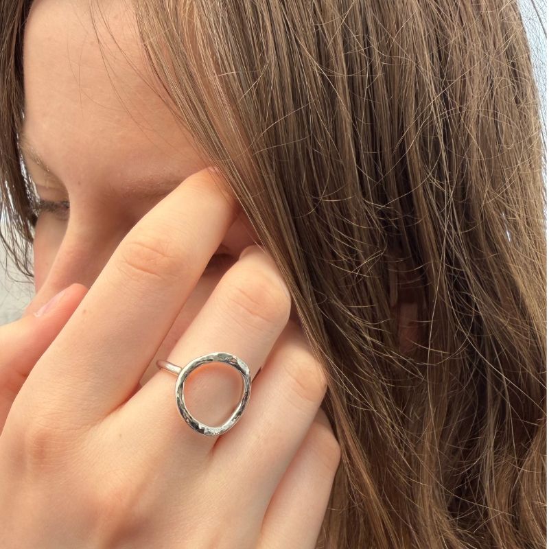 Sølvring med stor ring